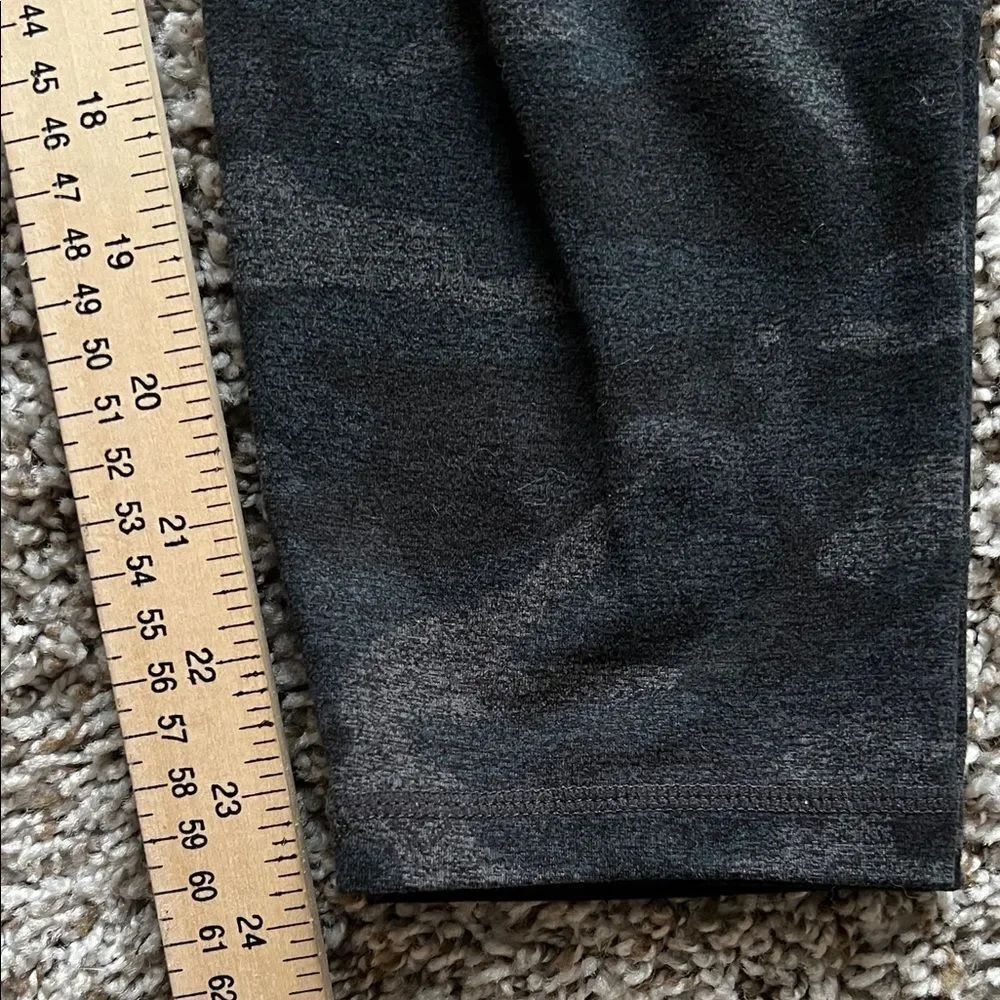 Vuroi Women's Black and Gray Camouflage Leggings in Size L - Picture 8 of 9